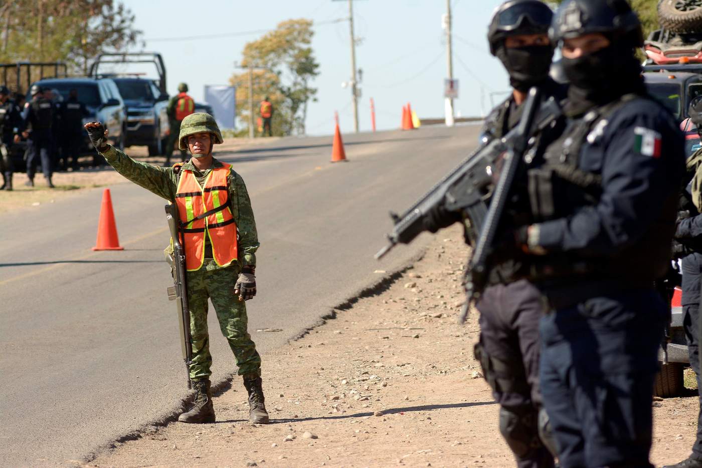 El Ejército y la Marina resguardan las plantas de distribución de Petróleos Mexicanos (Pemex) en Culiacán, Guamúchil y Topolobampo, como parte de las estrategias para el combate del robo de combustible de los ductos. (ARCHIVO)