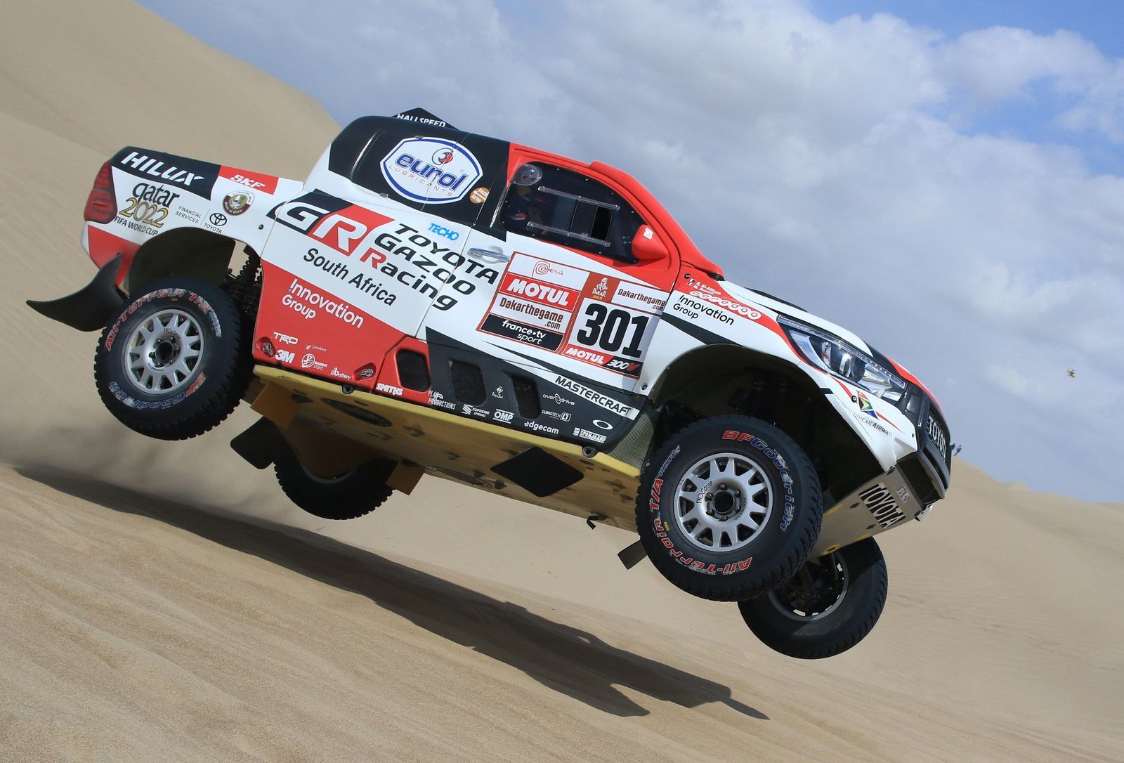 Nasser Al-Attiyah (Toyota) corre durante la primera etapa en coches del Dakar 2019.