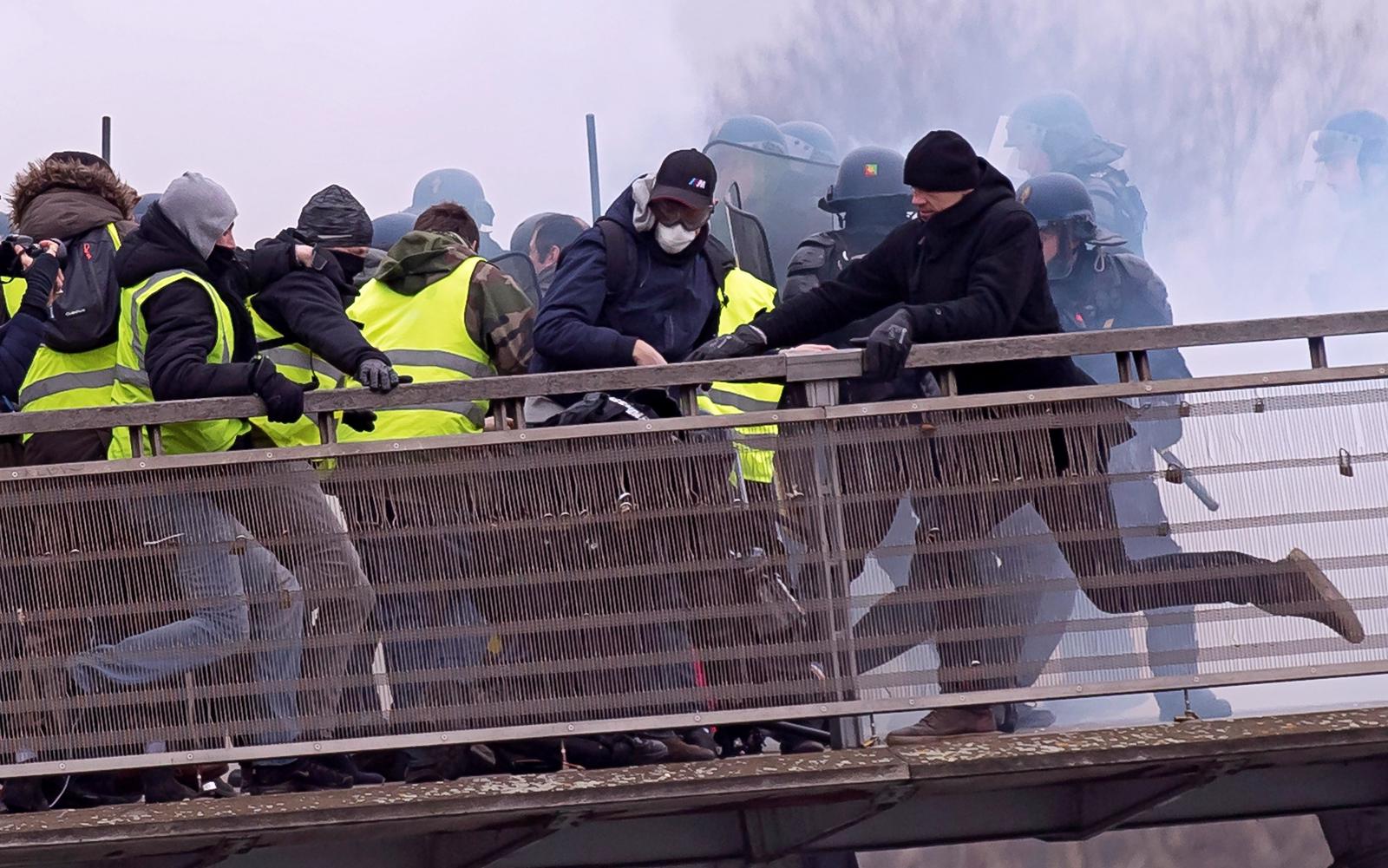 Sanción. Gobierno francés busca castigar con mayor dureza a quienes participen en disturbios. (EFE)