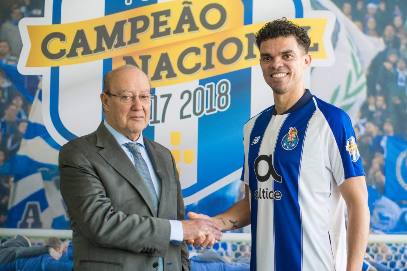 “Pepe” fue presentado este martes como refuerzo invernal para el actual campeón de la Primeira Liga de Portugal. (Especial)