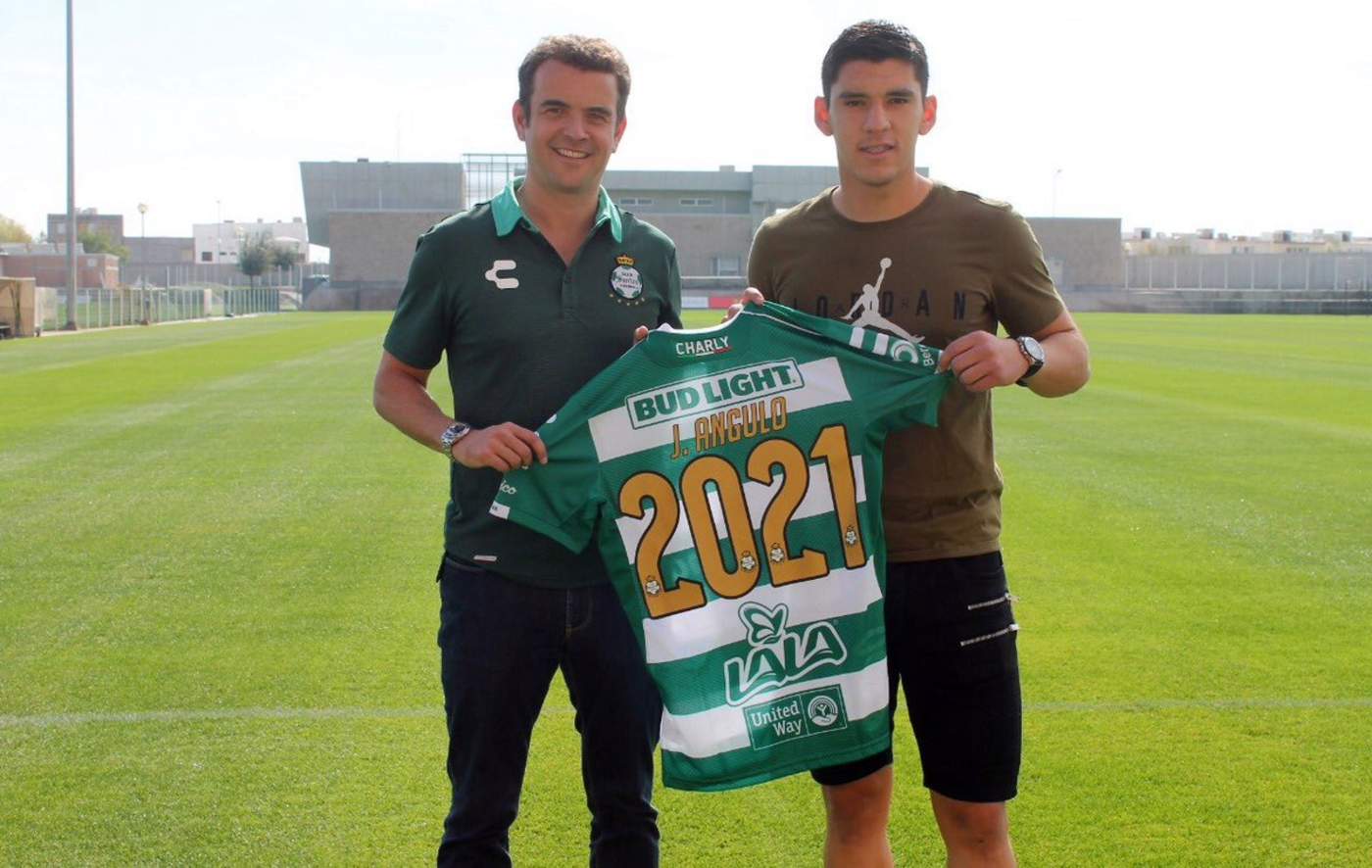 El sinaloense de 20 años renovó con Club Santos hasta 2021. (Especial)