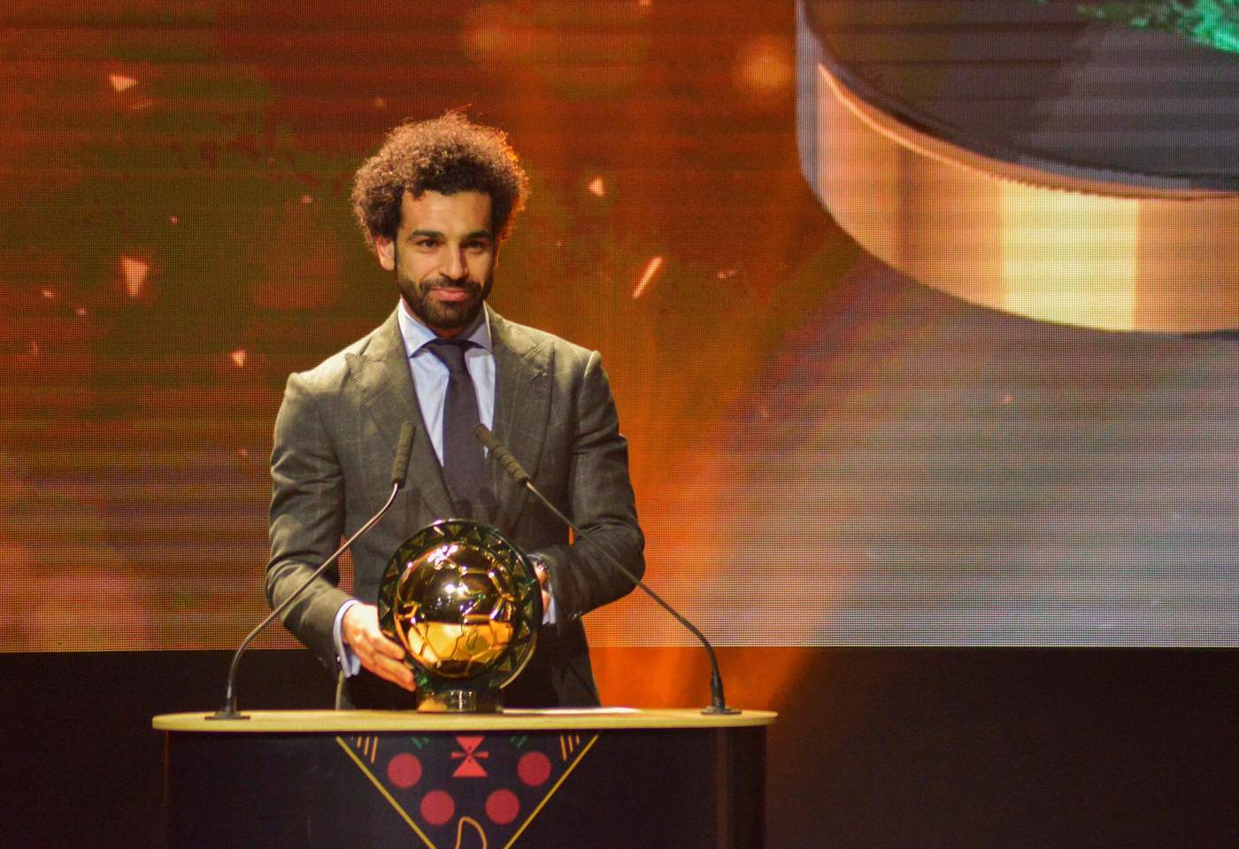 La CAF anunció como 'Jugador del Año' a Salah, quien competía con su compañero, el senegalés Sadio Mané y el jugador gabonés del Arsenal Emerick Aubameyang. (EFE)