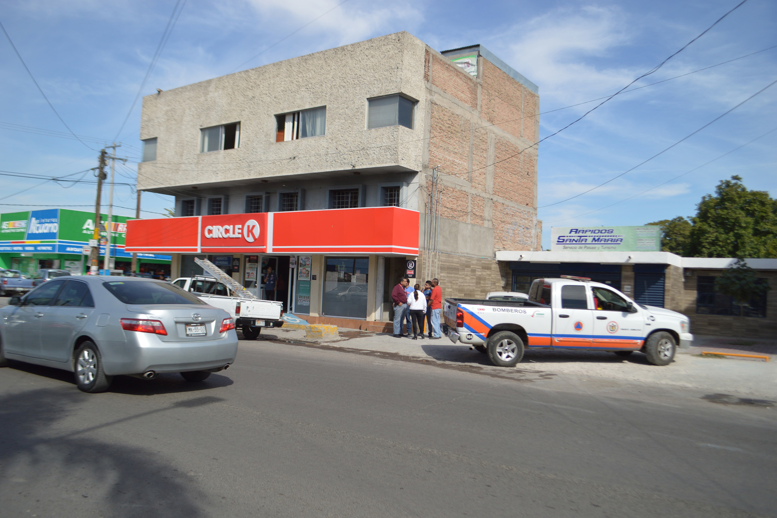 Arde bodega de tienda de conveniencia en Gómez Palacio