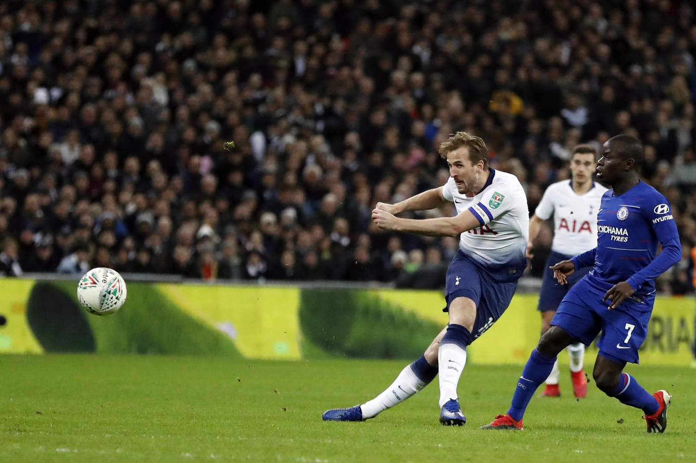 Kane da a Tottenham ventaja sobre Chelsea