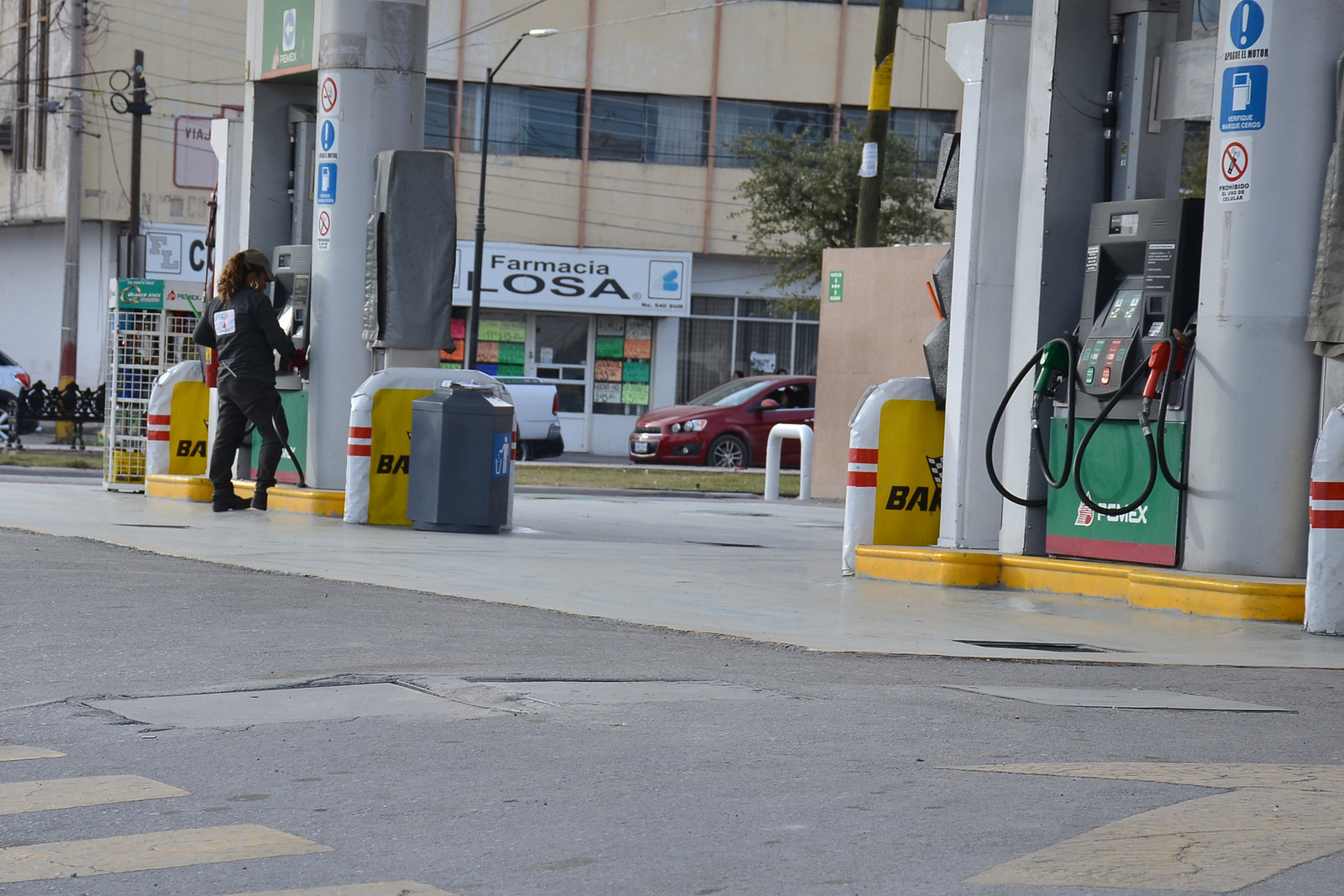 Dato. En Coahuila hay 430 gasolineras y en Saltillo y la región sureste son 148. El problema se presenta en Saltillo, Ramos Arizpe, Arteaga y Parras y sólo en el 20% de ellas (30 en promedio), cerraron porque se les acabó el combustible.
