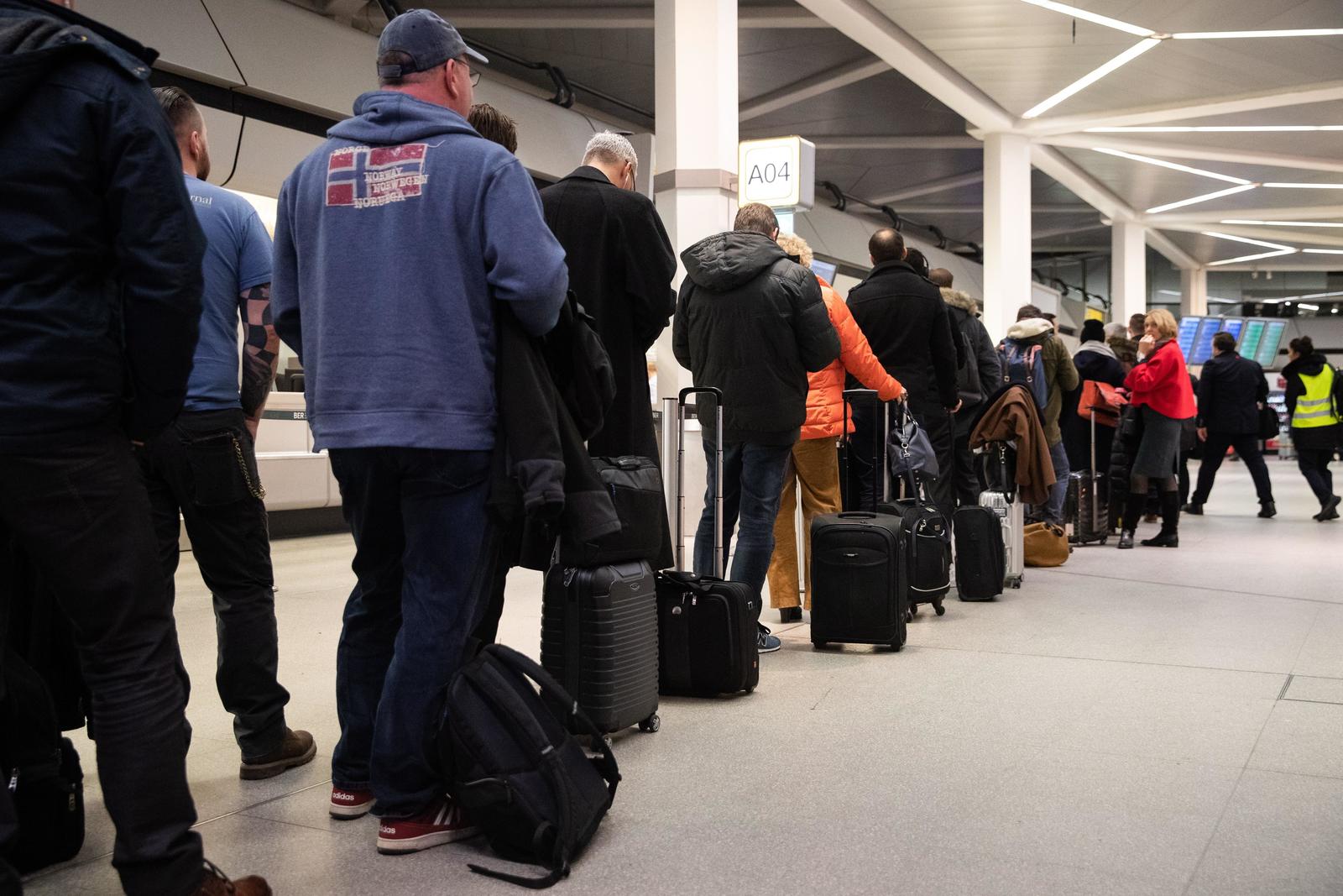 Jornada. Usuarios de 3 aeropuertos alemanes se verán afectados este jueves por huelga. (EFE)