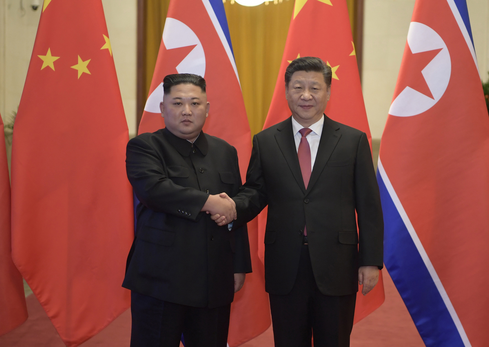 Encuentro. Kim Jong-un se encontró con el presidente de China, Xi Jinping. (AP)