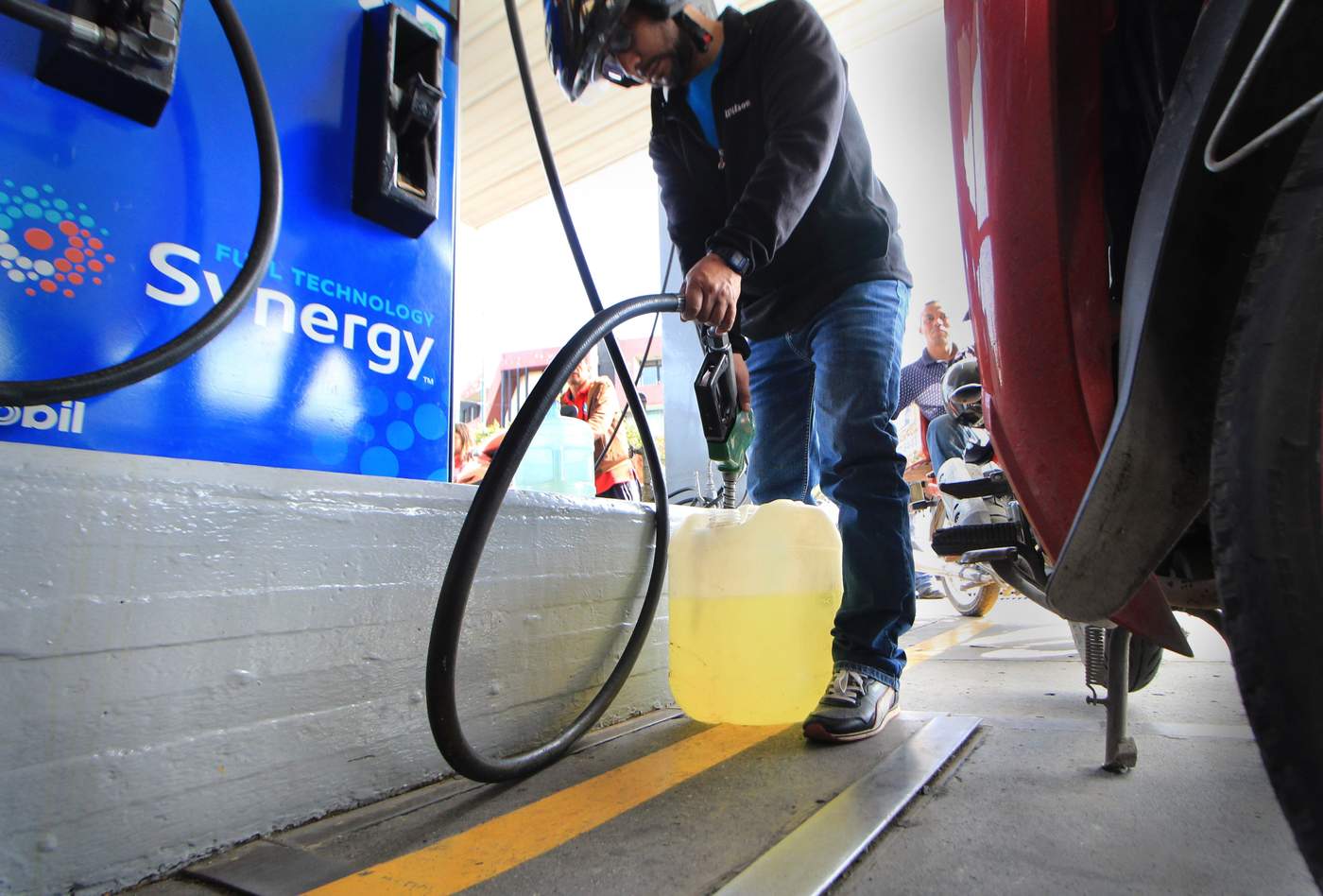 Crece escasez de gasolina... y crítica
