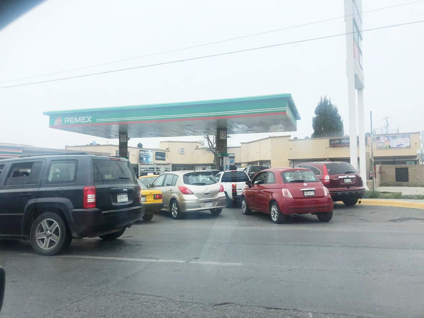 Alrededor de 30 gasolineras que han cerrado ante la falta del combustible, la mayoría ubicadas al norte de Saltillo. (EL SIGLO COAHUILA) 

