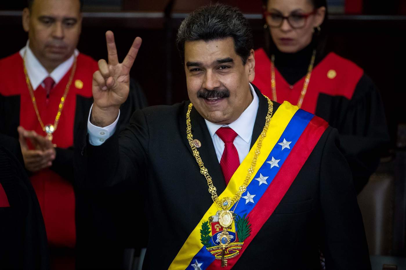 '¡Viva México!', dice Maduro durante su toma de protesta