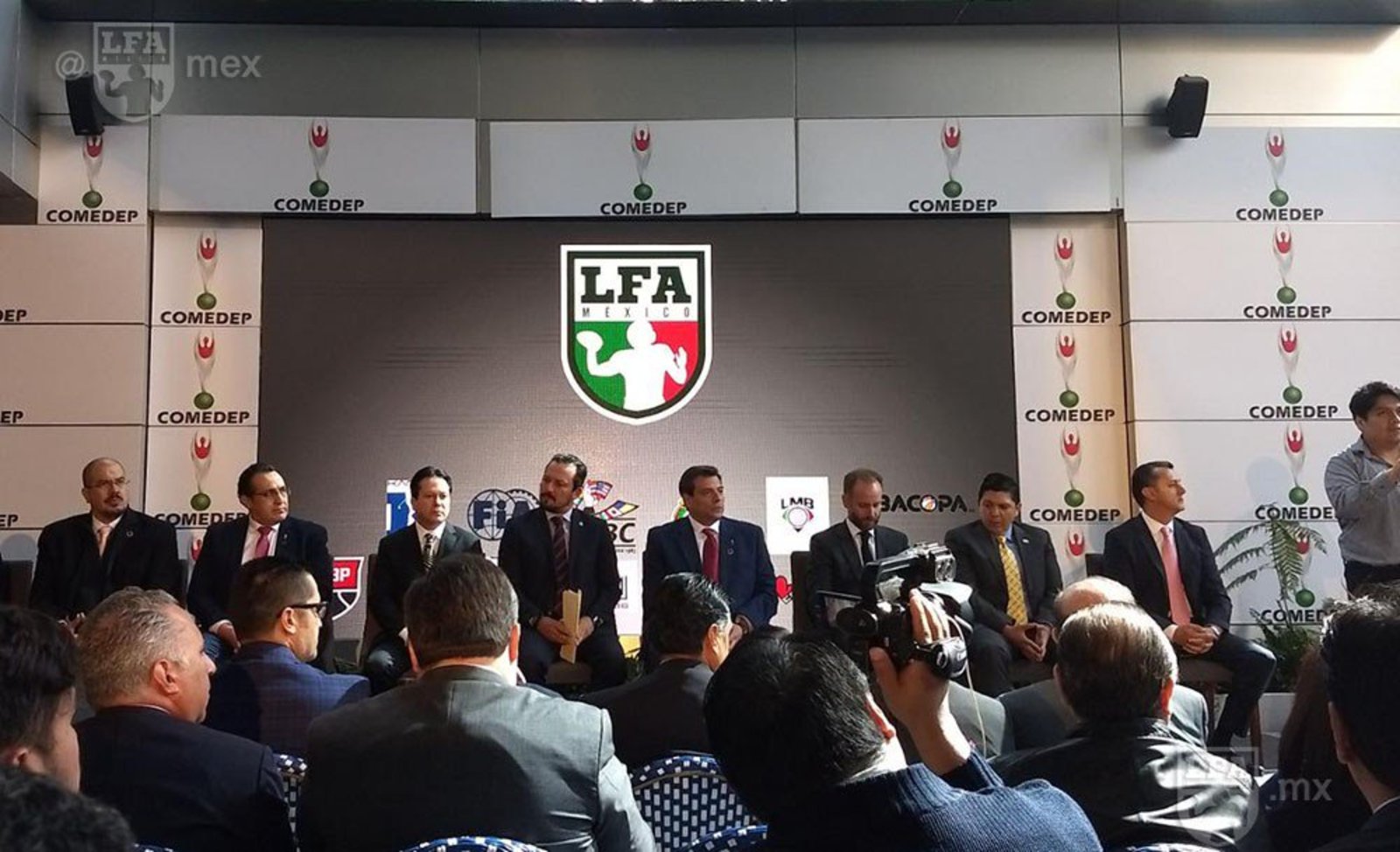 La Liga de Futbol Americano en México apoya a sus jugadores.
