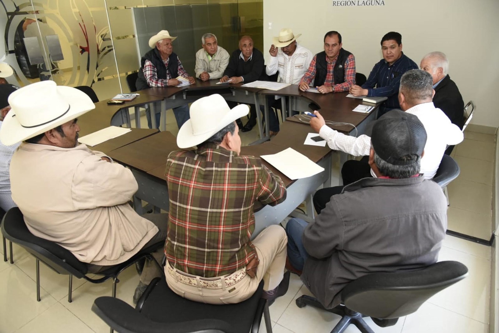 Reunión. Campesinos y autoridades se reúnen para ultimar detalles sobre el Seguro Catastrófico. (EL SIGLO DE TORREÓN)