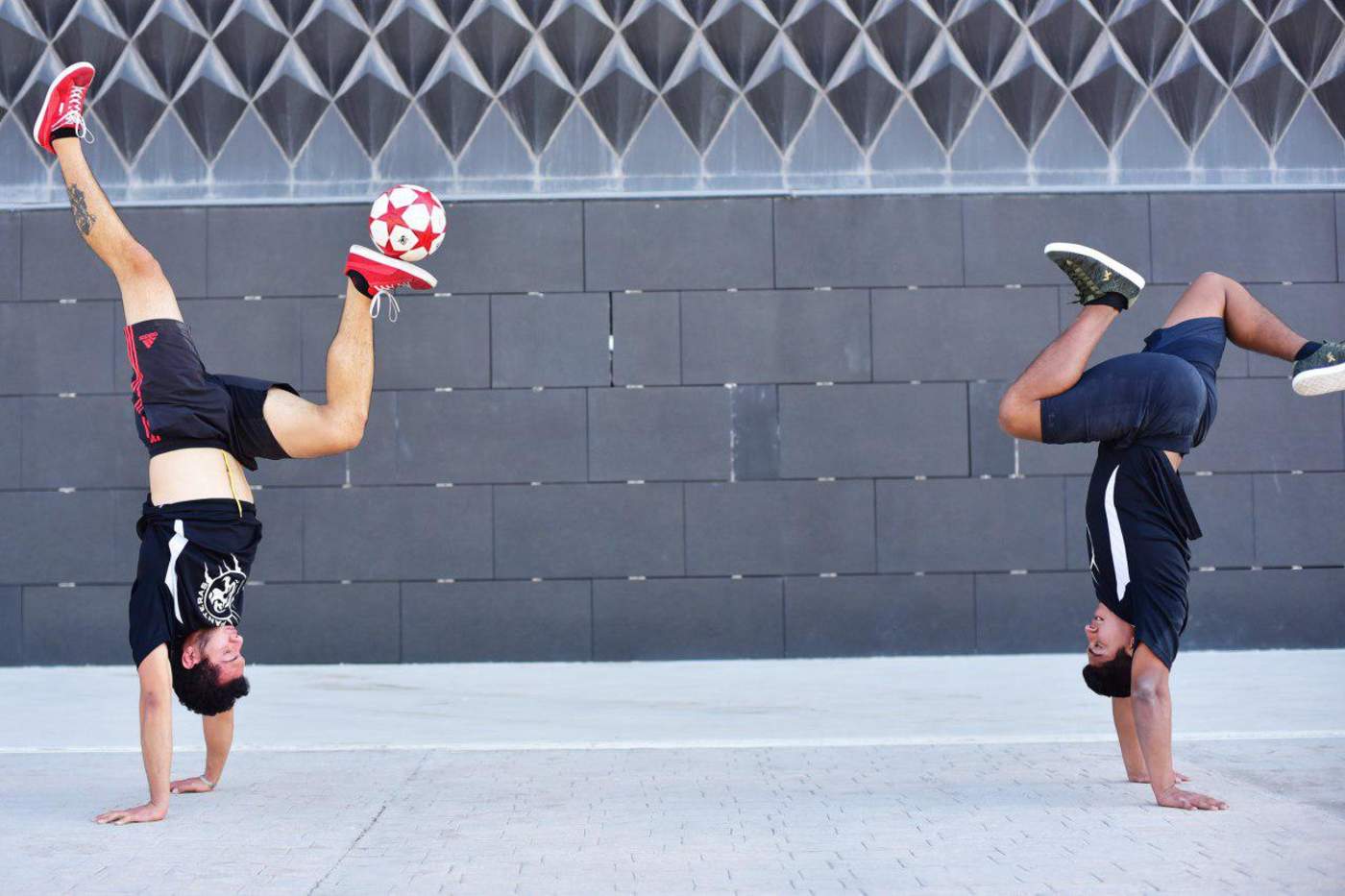 Esteban e Isaac Hernández, quienes desde hace años se han dedicado profesionalmente al freestyle y frecuentemente podemos verlos hacer su 'sport-art' en cruceros de Torreón. (EL SIGLO DE TORREÓN)