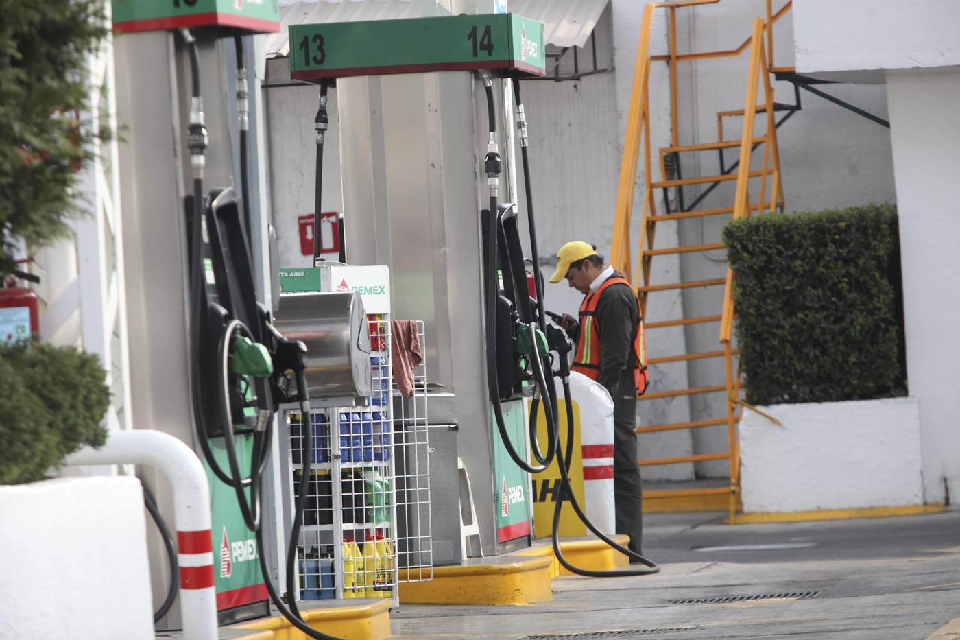Pachuca es la zona más afectada por la escasez de combustible, donde se cumplen 10 días de que empezó a faltar la gasolina y a partir del miércoles, se podían ver filas interminables en algunos lugares. (ARCHIVO)