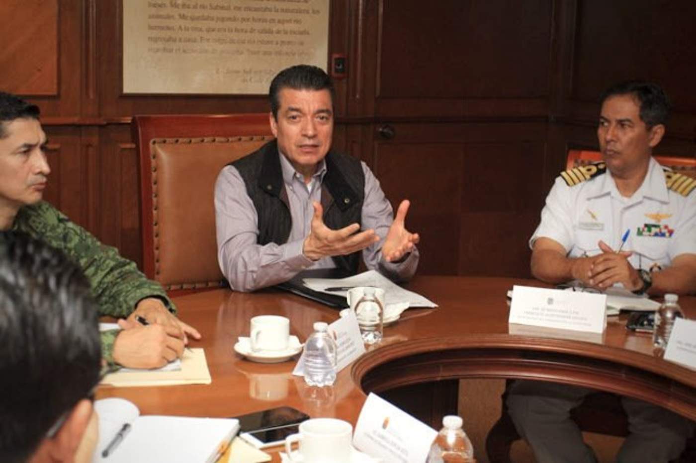 Gobernador de Chiapas exige disculpa a Quadri tras dichos