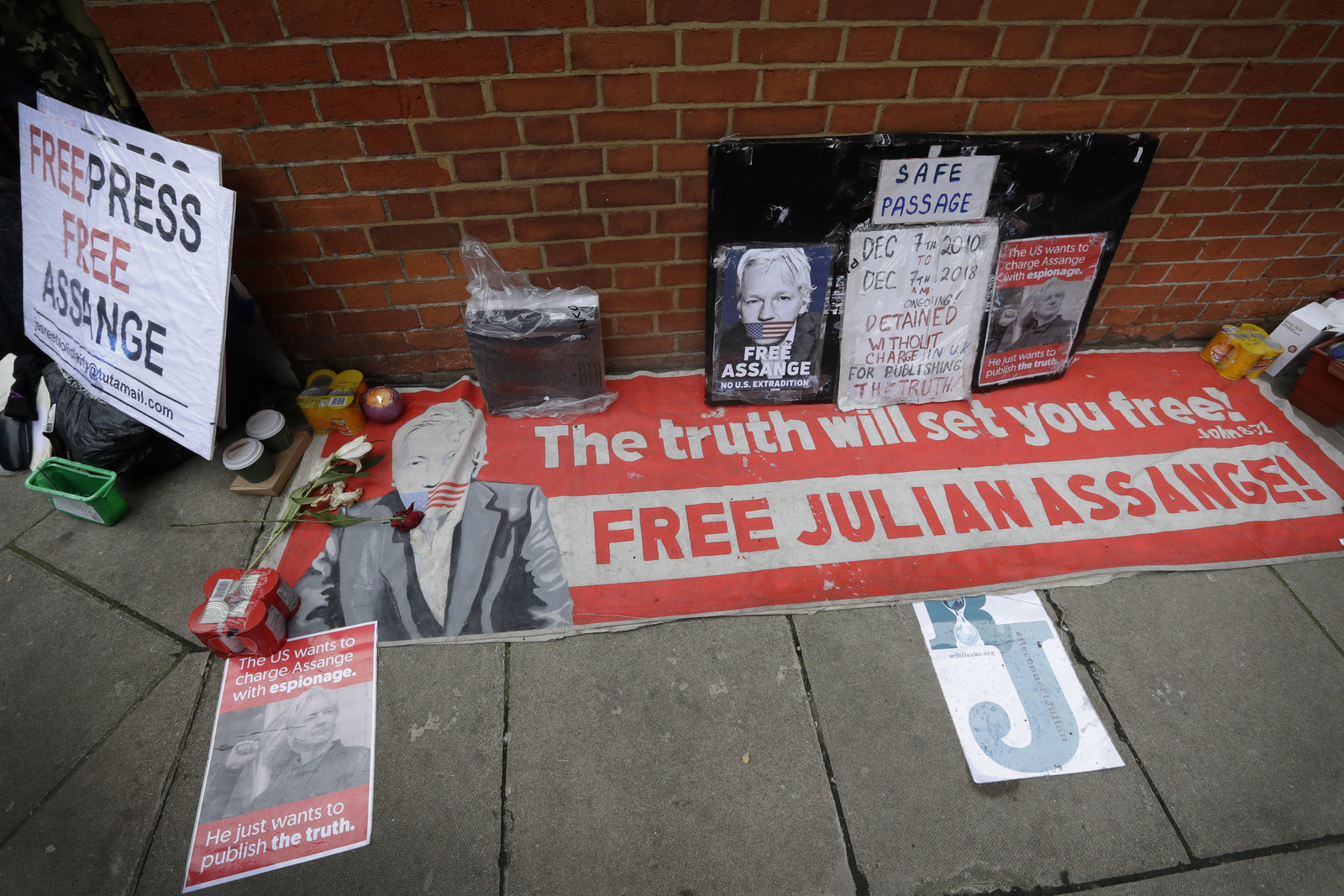 Ecuador quiere Julian Assange deje embajada