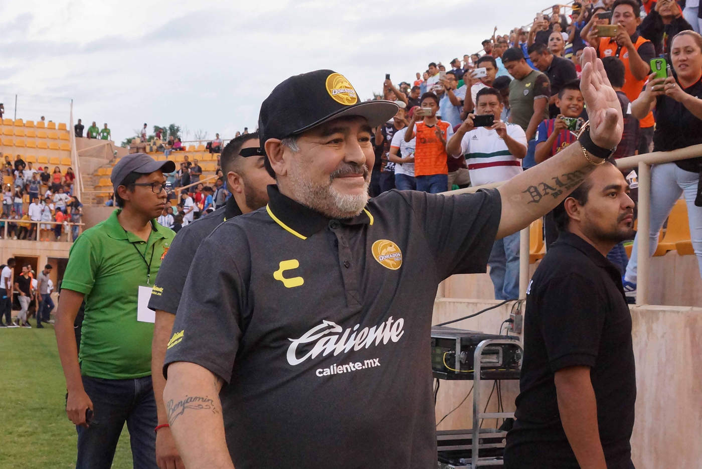 Maradona fue intervenido por el sangrado de una hernia y se espera que en unos días emprenda el viaje a Sinaloa para hacerse cargo del equipo del Ascenso MX.