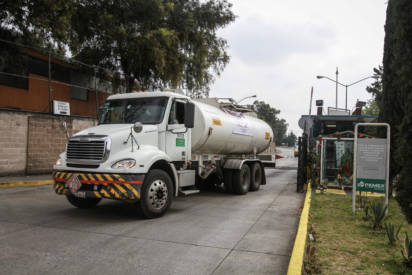 Piden información a Pemex sobre desabasto de gasolina