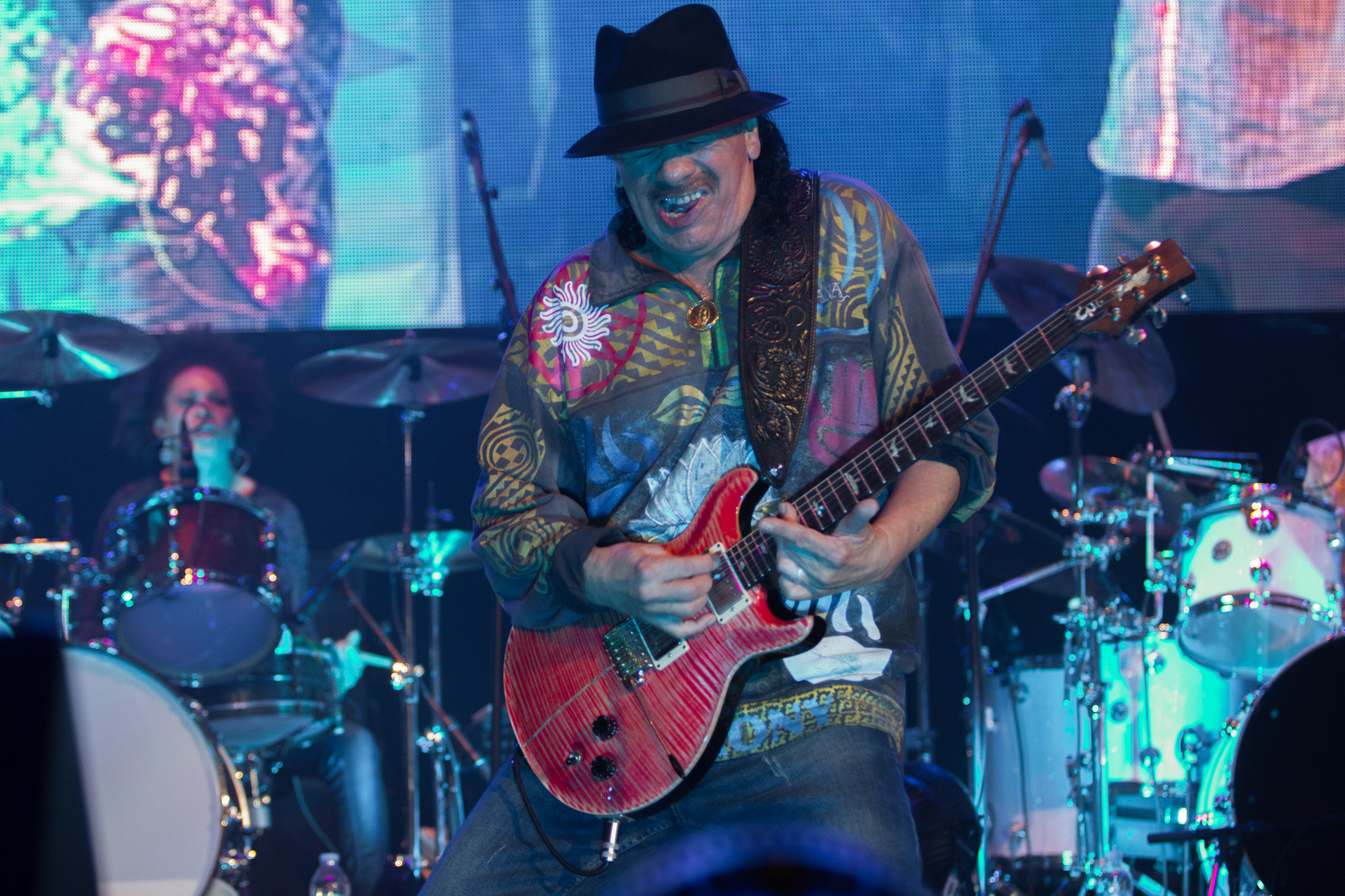 La música es lo que le da fuerza a la gente: Santana