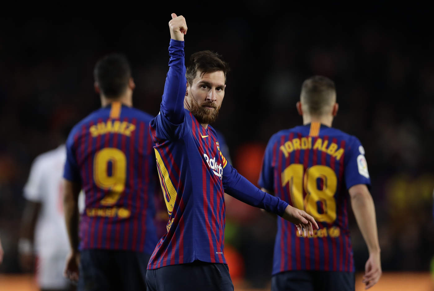 El atacante argentino del Barcelona, Lionel Messi, marcó uno de los goles que su equipo endosó al Eibar en el Camp Nou y alcanzó los 400 tantos.
