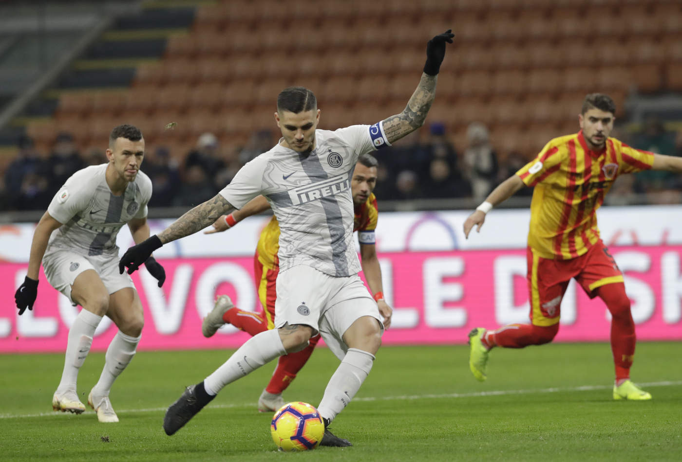 Inter 'tritura' a Benevento y avanza en Copa Italia