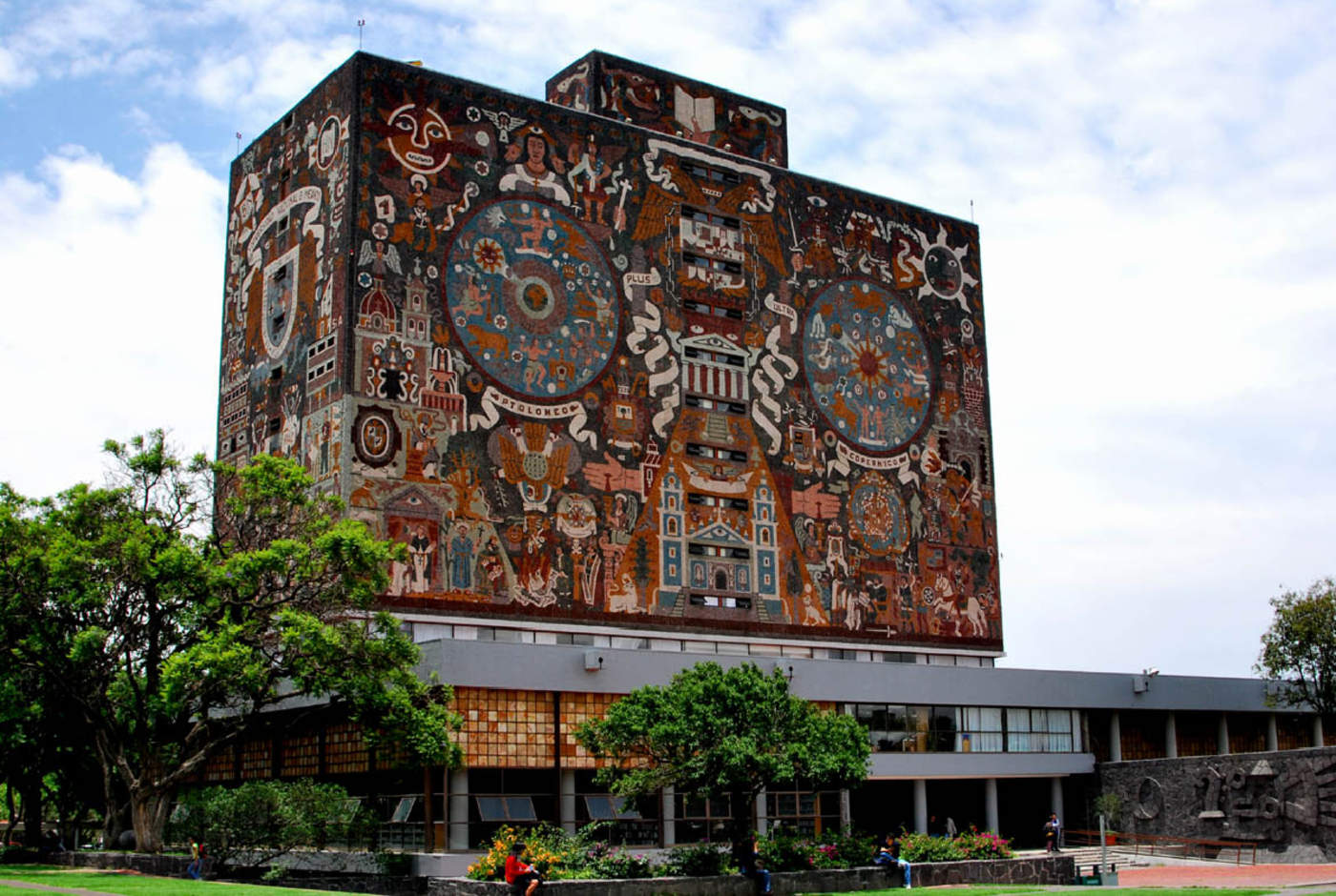 Las direcciones de Teatro UNAM, Publicaciones y Fomento Editorial, TV UNAM y el programa Comunidad Cultura UNAM serán los espacios a los que llegarán los perfiles arriba mencionados. (ARCHIVO)