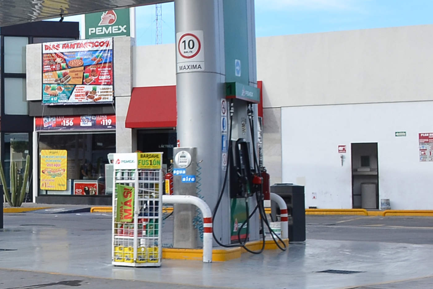Respecto a la propuesta que hizo el gobernador al Gobierno Federal de prestar vigilancia a traslado de gasolina y ductos, Riquelme dijo que no hay respuesta. (ARCHIVO)
