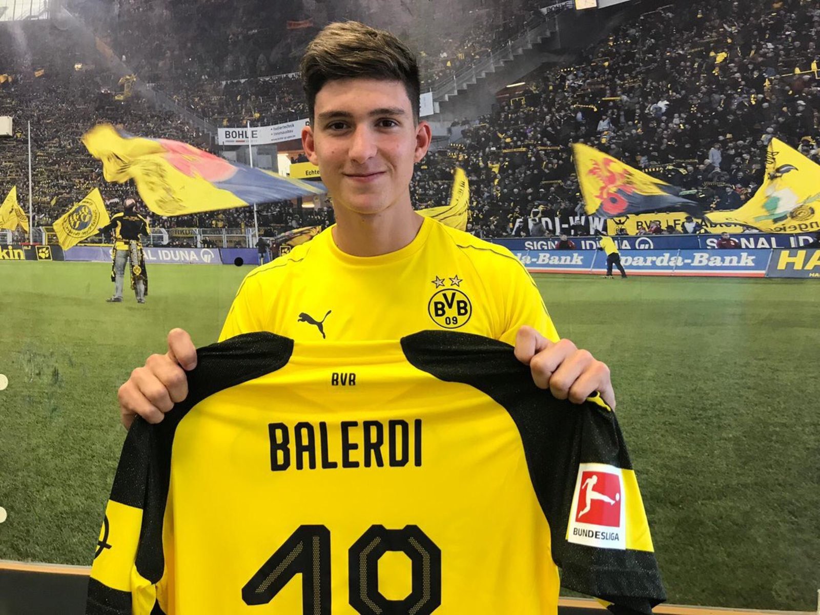 Borussia Dortmund presentó al defensa argentino Leonardo Balerdi.