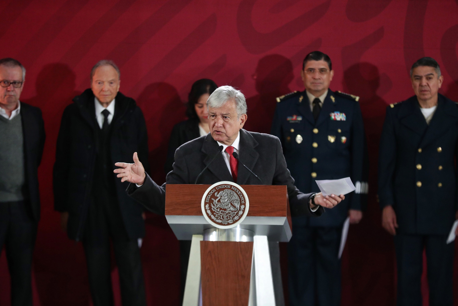 Apoyado. López Obrador además agradeció el respaldo de sus funcionarios. (EL UNIVERSAL)