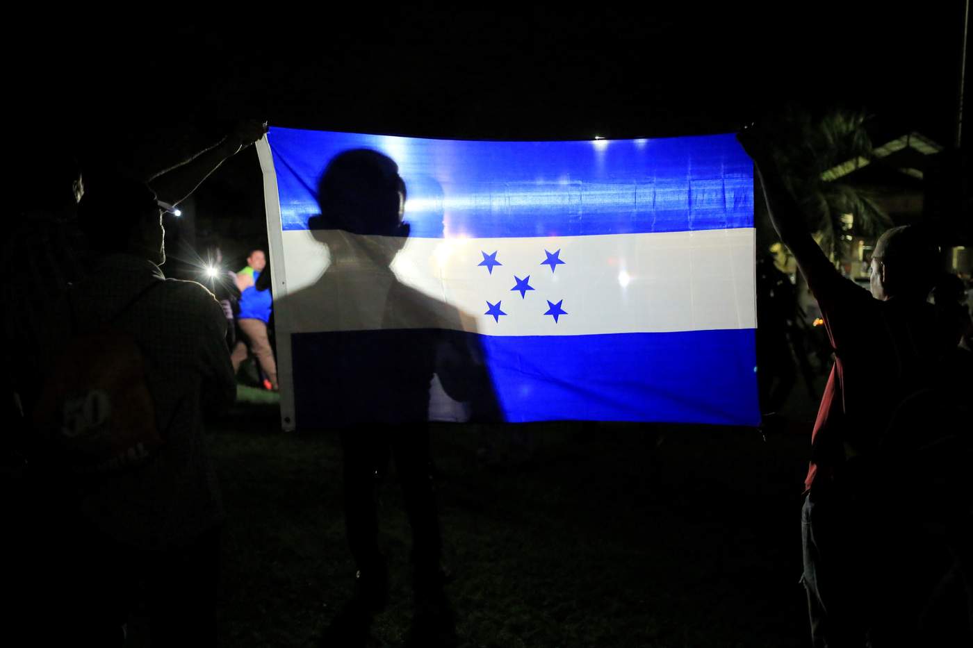 El Gobierno mexicano anunció hoy que respetará los 'derechos humanos' y la 'integridad' de las personas que integran la nueva caravana migrante que partió este lunes de Honduras con el objetivo de alcanzar Estados Unidos pasando por Guatemala y México. (EFE)