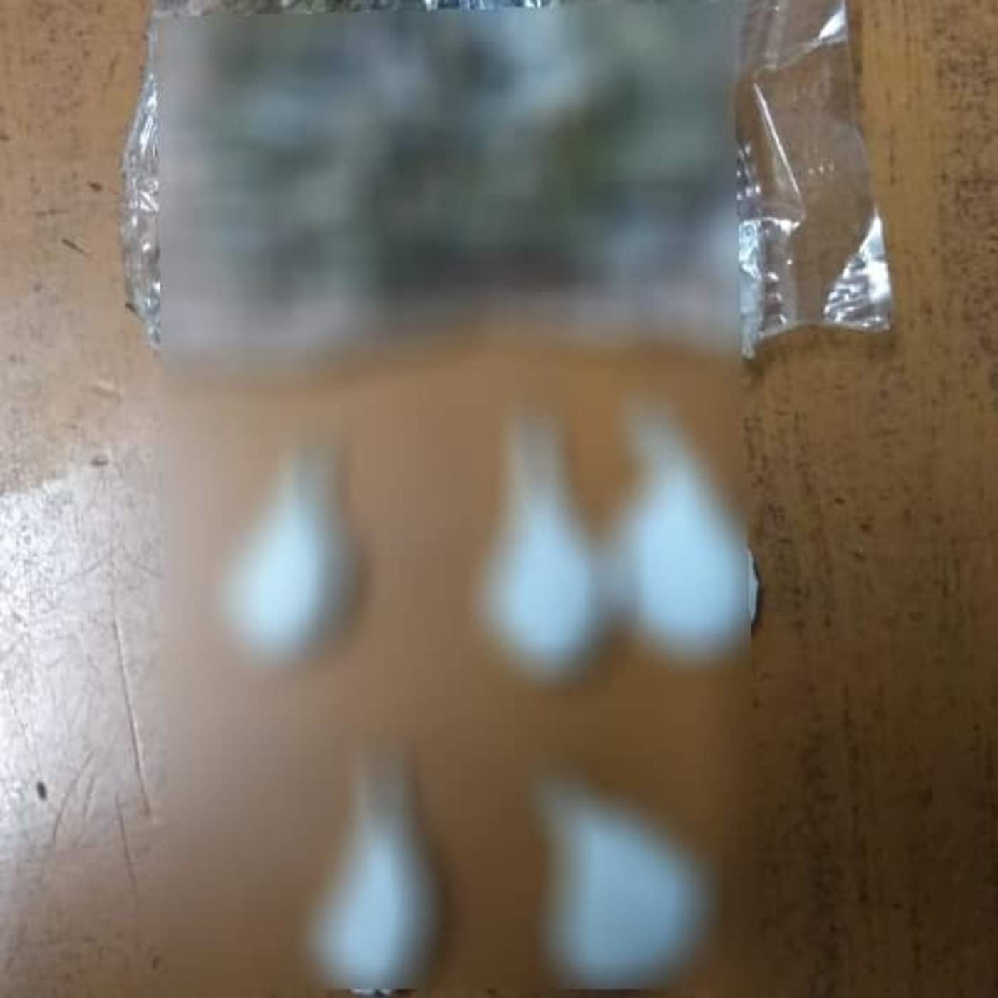 Le hallaron una bolsa de plástico con marihuana en su interior, también tenía otras cinco bolsas de plástico con la droga denominada como “cristal”. (EL SIGLO DE TORREÓN)