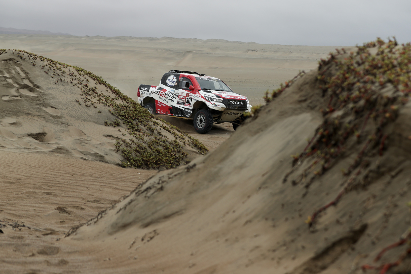 Al-Attiyah se enfila a la victoria en el Rally Dakar