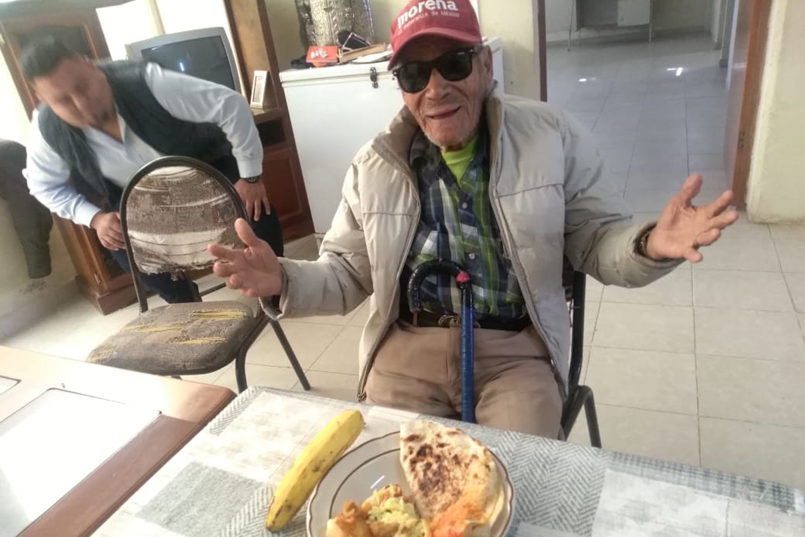 Rescatan a 14 adultos mayores en Madero