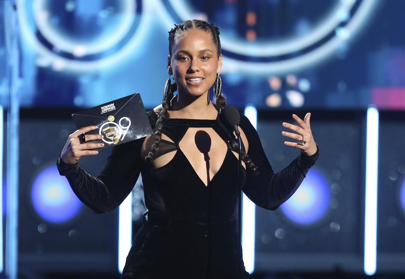 Emocionada. La cantante Alicia Keys presentará la 61 edición de los Grammy, en Los Ángeles, California. (ARCHIVO)