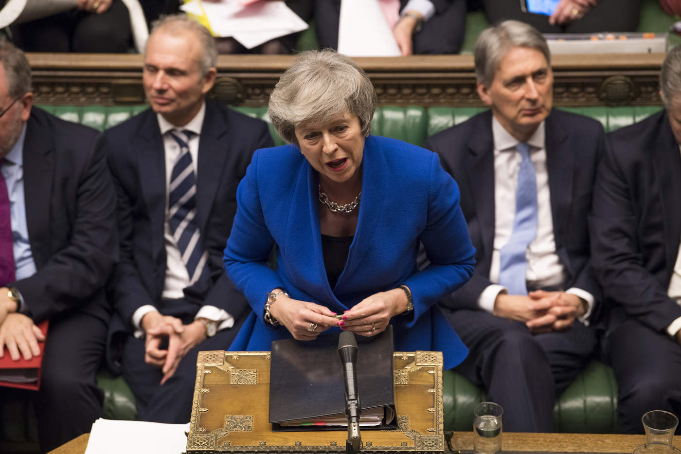 Theresa May obtuvo la confianza de la mayoría de la Cámara de los Comunes, un día después de perder por un amplio margen la votación sobre el acuerdo del 'Brexit'. (AP) 
