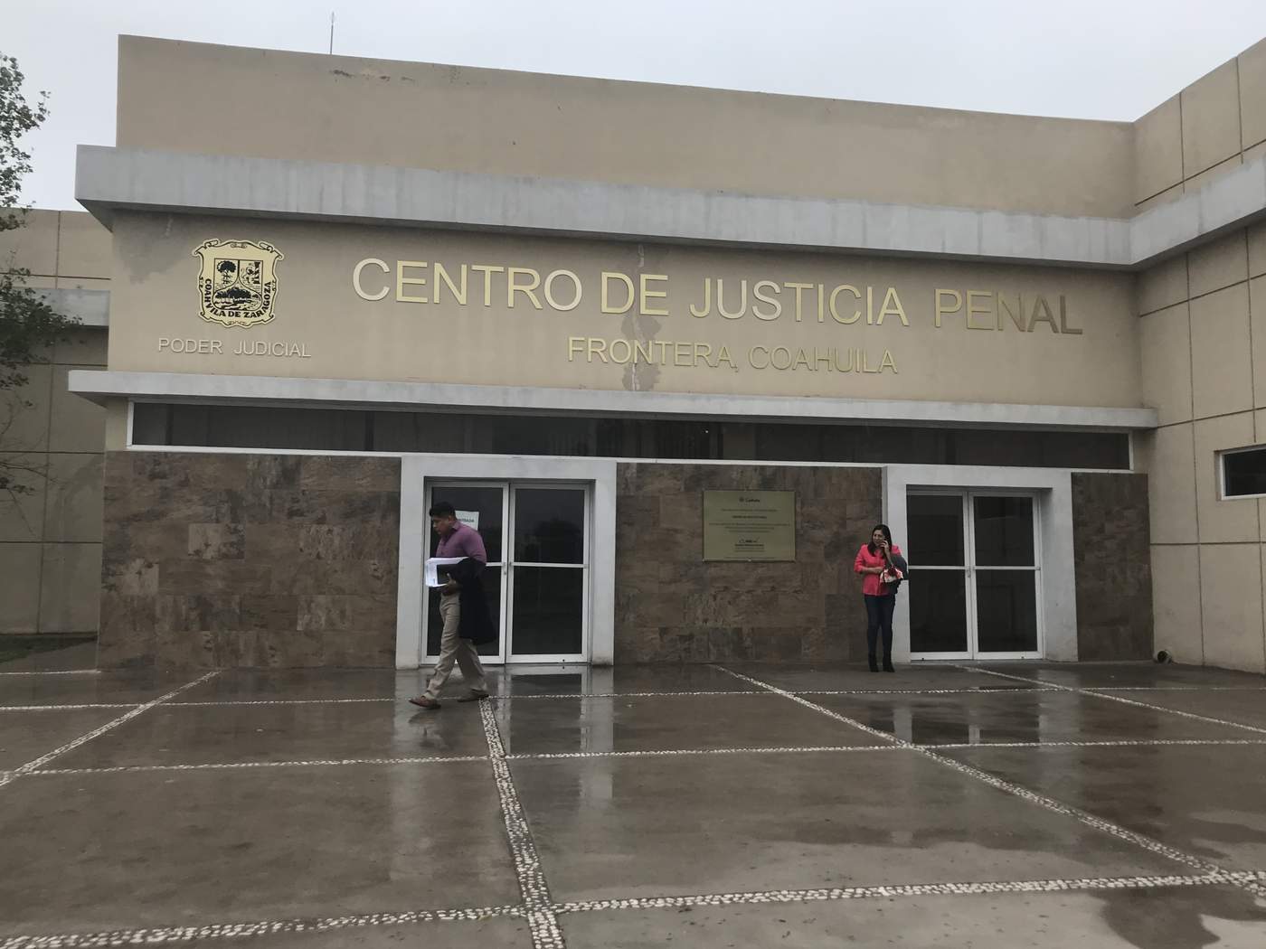 Raúl “N” y Luis “J” de comparecieron ante el Juzgado Penal en la causa 498/2017 para el desahogo de pruebas por el asesinato del agente de la Policía Ministerial del Estado Pablo Lozano. (EL SIGLO COAHUILA)