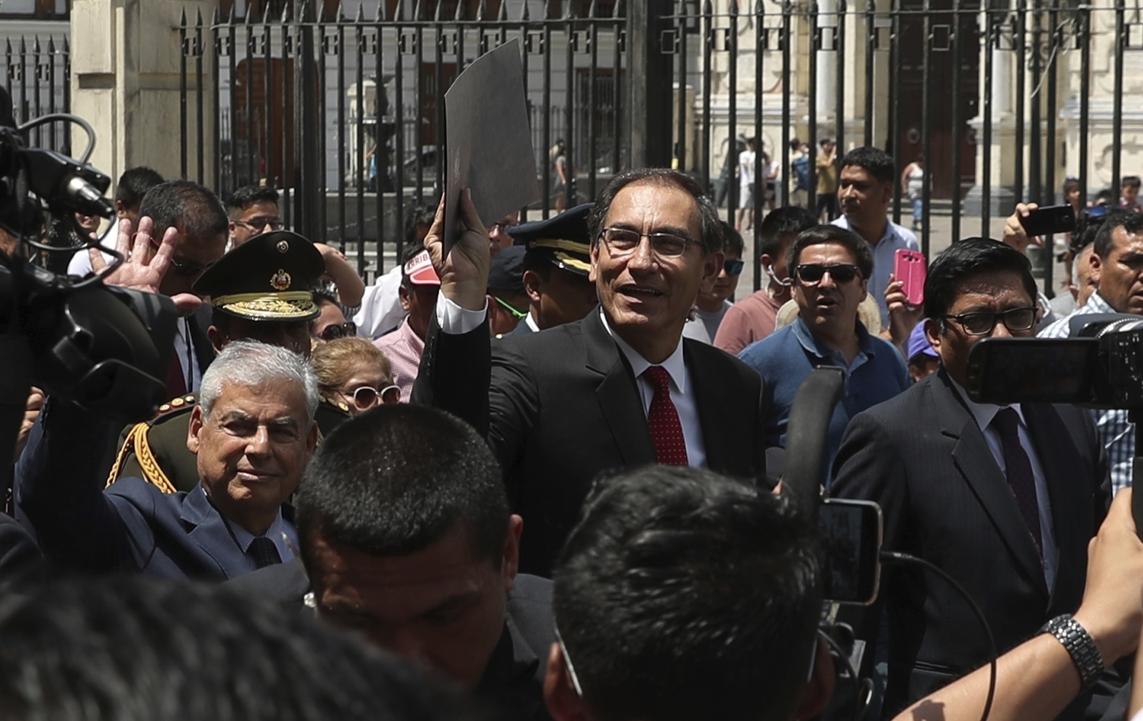 En la mira. La Comisión de Fiscalización del Congreso de Perú aprobó investigar al consorcio Conirsa de Martín Vizcarra. (AP)