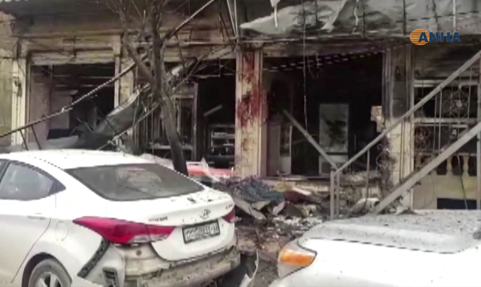 Ataque. El atentado se produjo en el restaurante Qasr al Umara, en el centro de Manbech.