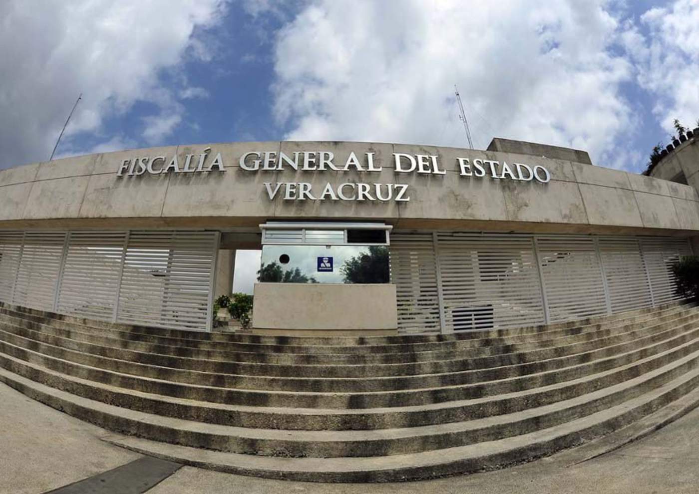 Durante sesión ordinaria, con 36 votos a favor, 13 en contra y cero abstenciones, se aprobó la petición del gobernador morenista, Cuitláhuac García Jiménez, para dejar sin efecto dicha donación. (ARCHIVO)