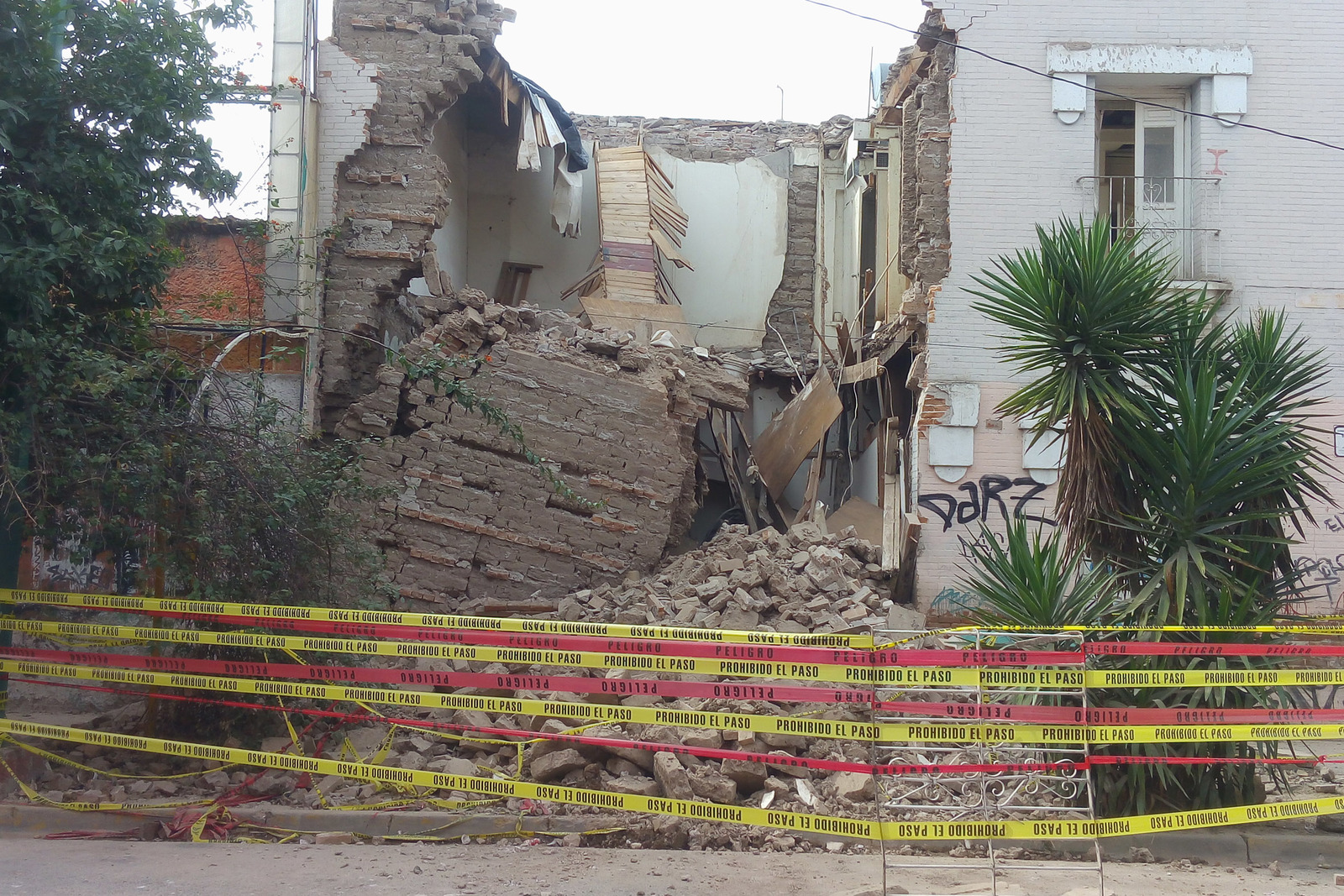 Se derrumba casa en el Centro de Gómez Palacio; es la segunda ocasión que la vivienda colapsa.