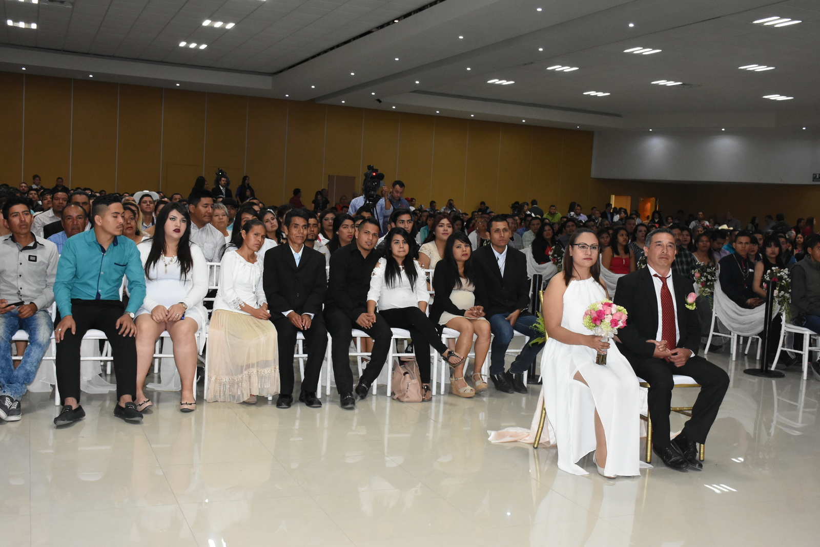 El Sistema para el Desarrollo Integral de la Familia (DIF) en Gómez Palacio, invita a todas las parejas que quieran formalizar su relación de manera legal a que realicen los trámites correspondientes para que sean parte de las bodas comunitarias.