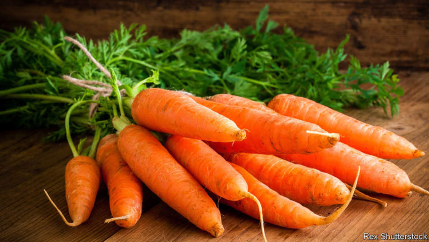 El betacaroteno d ela zanahoria ayuda a prevenir las cataratas, reduce el riesgo de problemas cardiovasculares, y además potencia el bronceado. (ARCHIVO)