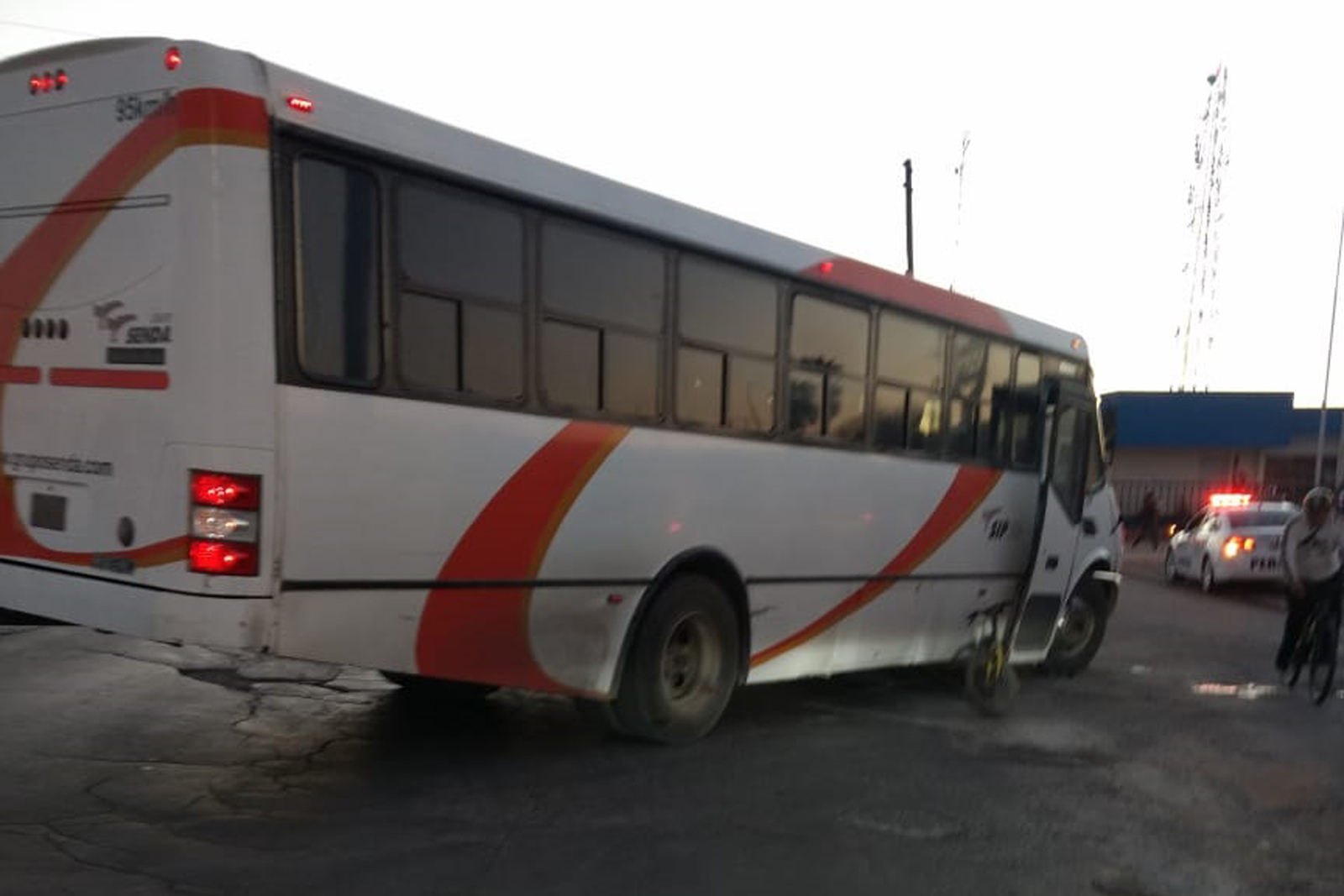 Accidente. Los hechos ocurrieron por la mañana del lunes en la carretera Torreón-Matamoros, frente al Parque Las Américas. (EL SIGLO DE TORREÓN) 