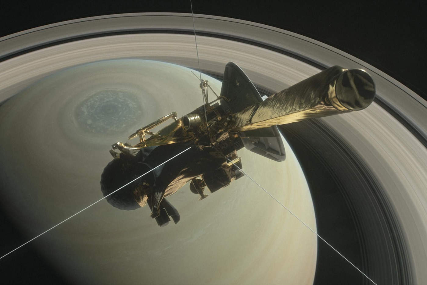 Científicos estiman hora en Saturno