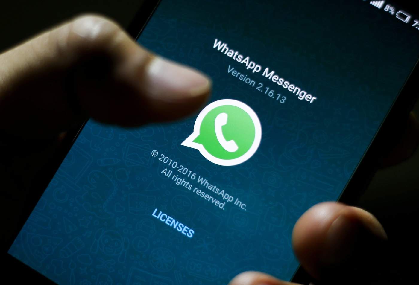 Restablecen servicio tras caída de WhatsApp