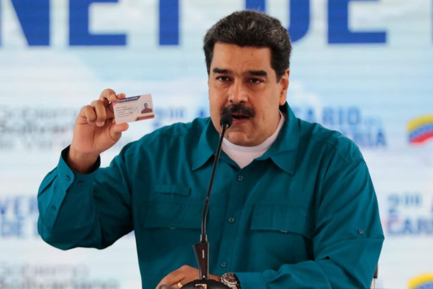 Maduro ordena revisión total de relaciones diplomáticas con EUA