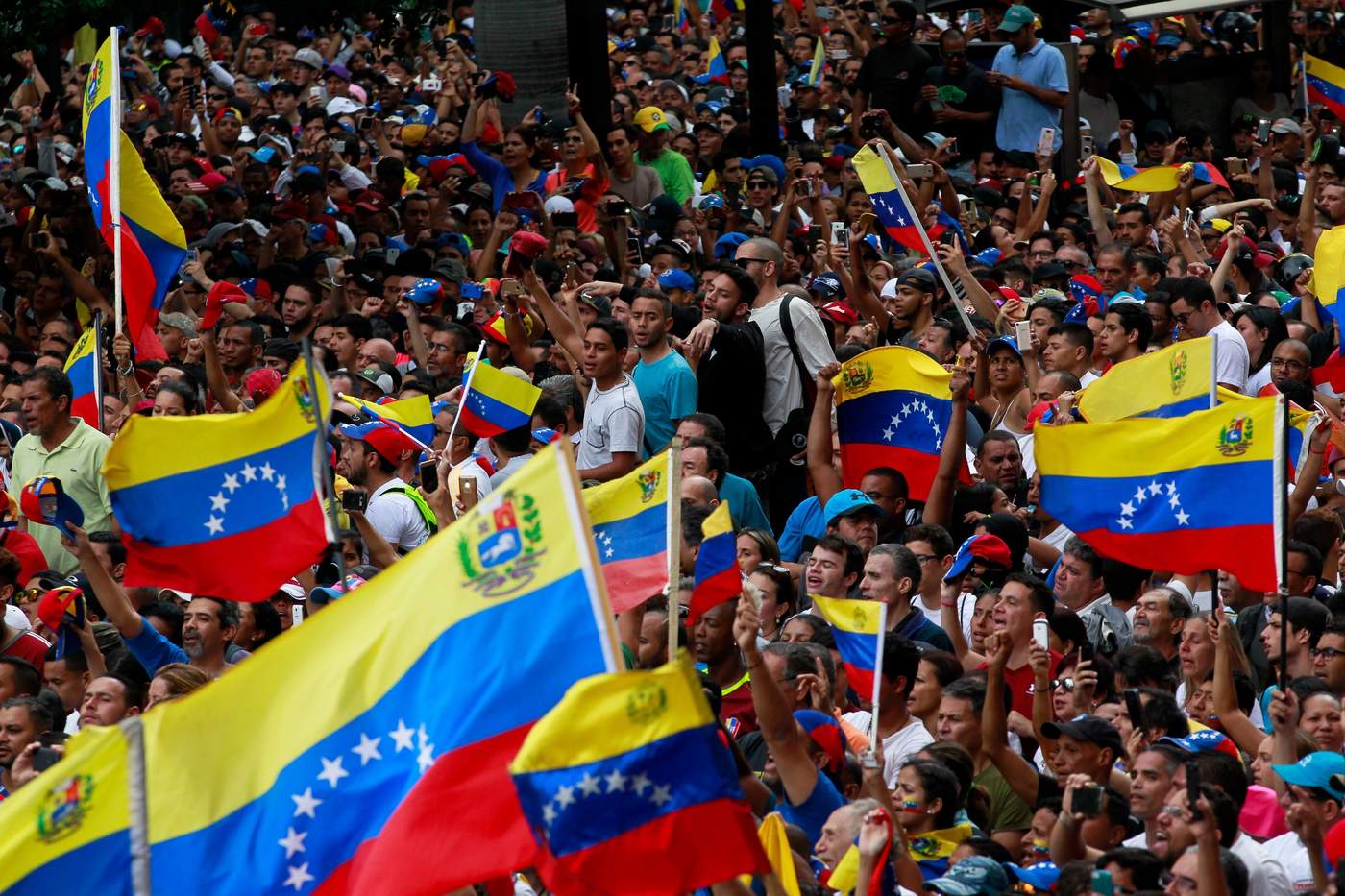 En un comunicado agregó que, conforme a los principios de derecho internacional, México y Uruguay urgen a todos los actores a encontrar una solución pacífica y democrática frente al complejo panorama que enfrenta Venezuela. (EFE)