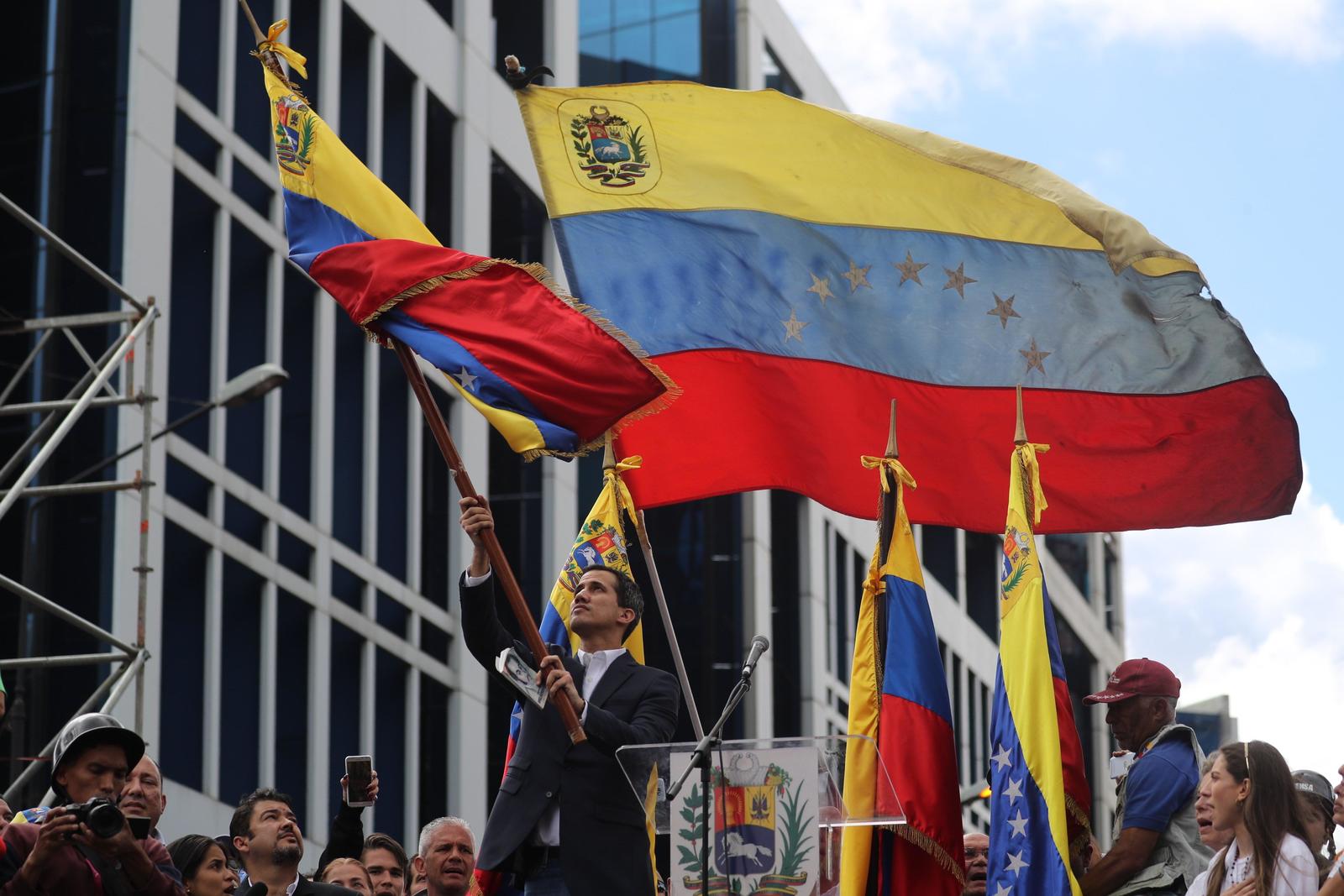 Jornada. Guaidó reclamó el fin de la 'usurpación' de la presidencia a manos de Maduro. (EFE)
