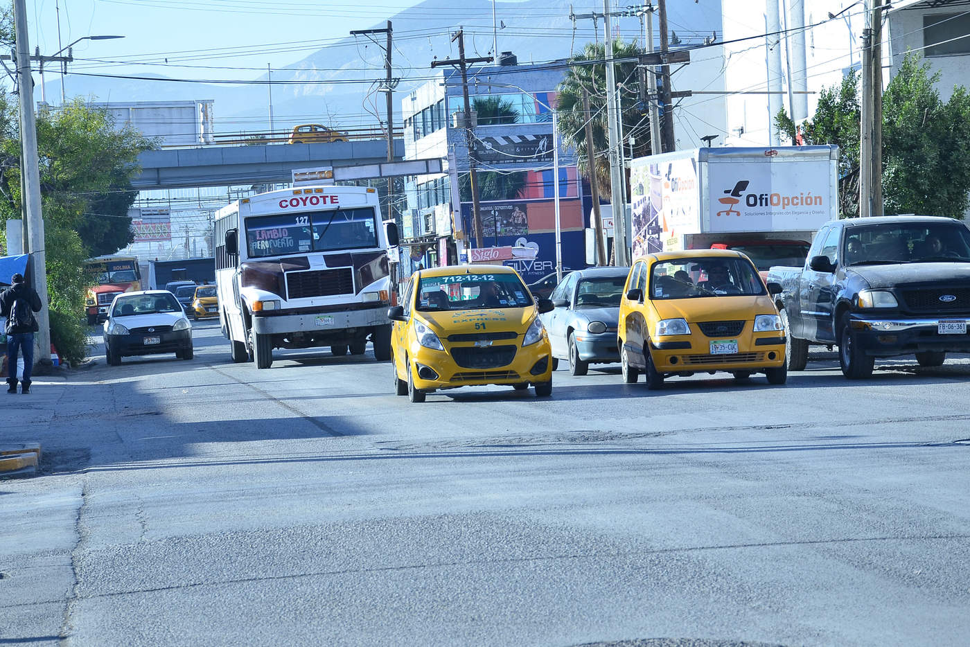 Y para los clientes, 'menos nos subiremos a los camiones donde el servicio no es bueno ya que los choferes no tratan bien al usuarios', indica una de las mujeres entrevistadas y que proceden de Gómez Palacio pero trabaja en Torreón. (FERNANDO COMPEÁN)