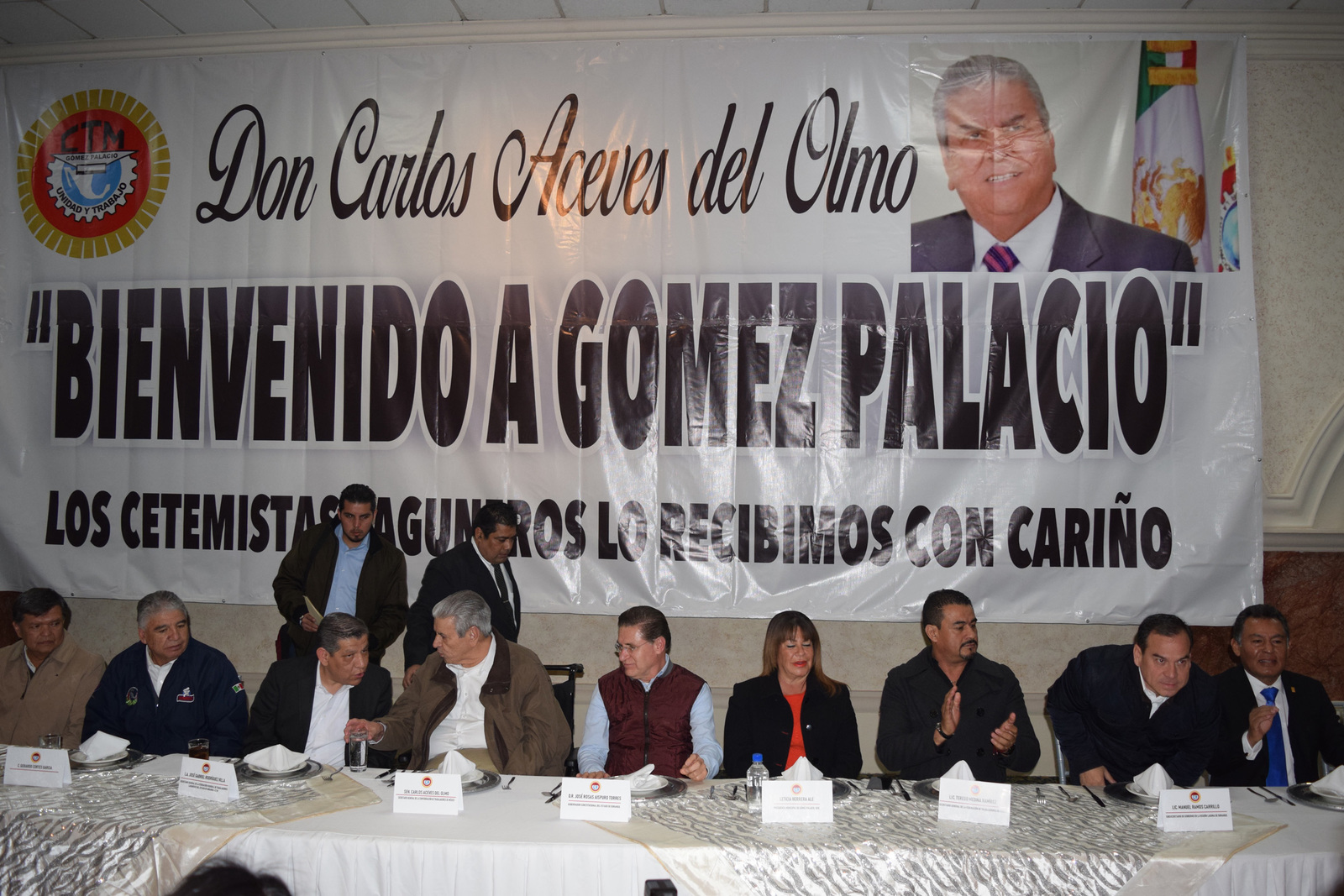 La convivencia fue encabezada por el líder nacional de la CTM, Carlos Aceves; el gobernador José Aispuro y la alcaldesa. (EL SIGLO DE TORREÓN)